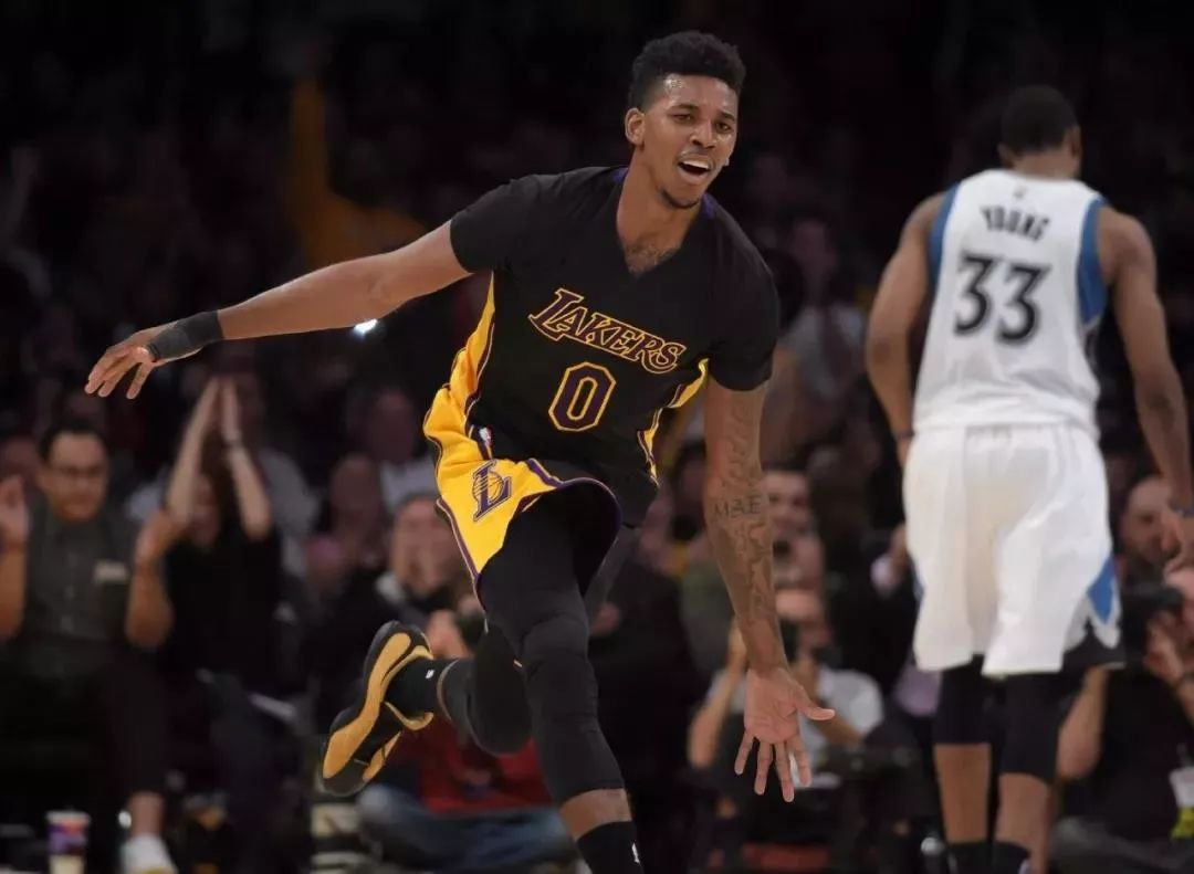 能把球权与 能把球权与