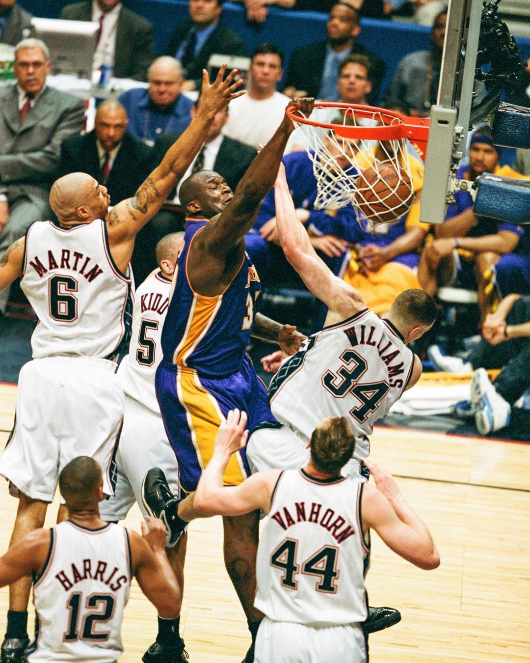 避免明星依 避免明星依