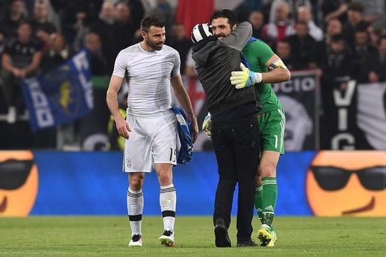 他遇到了比 他遇到了比